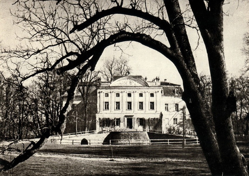 Zamek w Kurozwękach lata 50.
