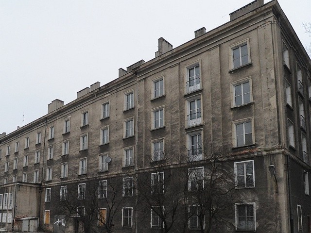 Miasto przejęło budynek bursy od Politechniki Opolskiej w grudniu 2008 roku i do tej pory nie było decyzji co do jego dalszych losów.