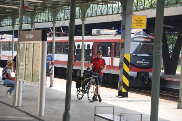 Datkomaty Caritasu pojawią się na dworcach PKP! Bezgotówkowa dotacja na wybrany cel w zasięgu ręki!