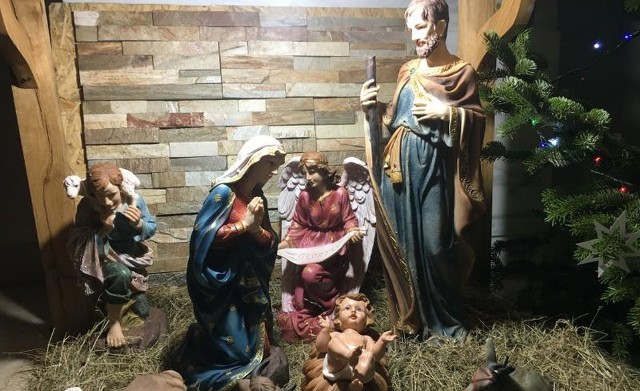 W kościołach diecezji kieleckiej są piękne szopki przygotowane na Boże Narodzenie 2020. To piękna tradycja, nie tylko w polskim kościele. Szopki przybliżają tajemnicę Bożego Narodzenia. Zobaczcie szopki w kościołach w Kielcach.Szczegóły na kolejnych slajdach. Na zdjęcia szopek czekamy pod adresem: internet@echodnia.eu(dor)