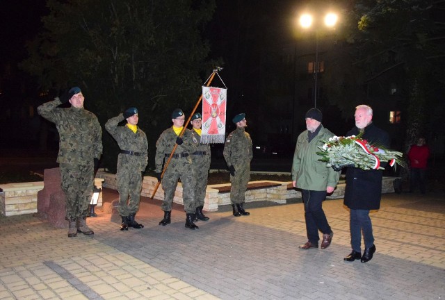 Uroczystość pod pomnikiem "Jędrusiów" na osiedlu Przywiśle w Tarnobrzegu w 79. rocznicę śmierci Władysława Jasińskiego pseudonim Jędruś.09.01.2022