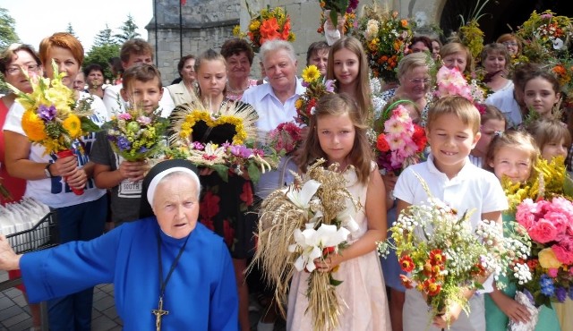 Piękne bukiety na święto Matki Bożej Zielnej przygotowali w Skalbmierzu i młodzi, i dorośli.