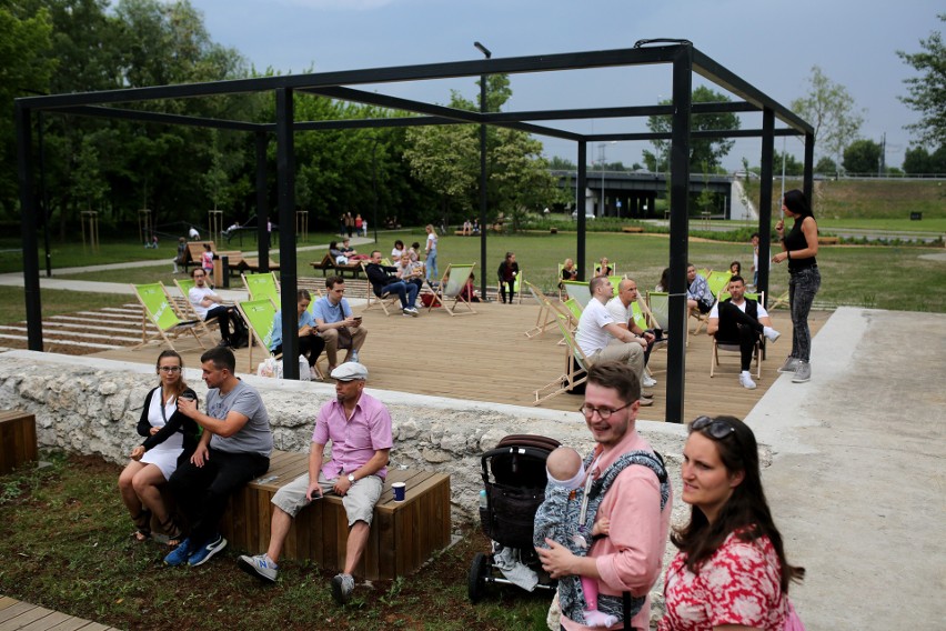 Kraków. Park Stacja Wisła na terenie pokolejowym już otwarty