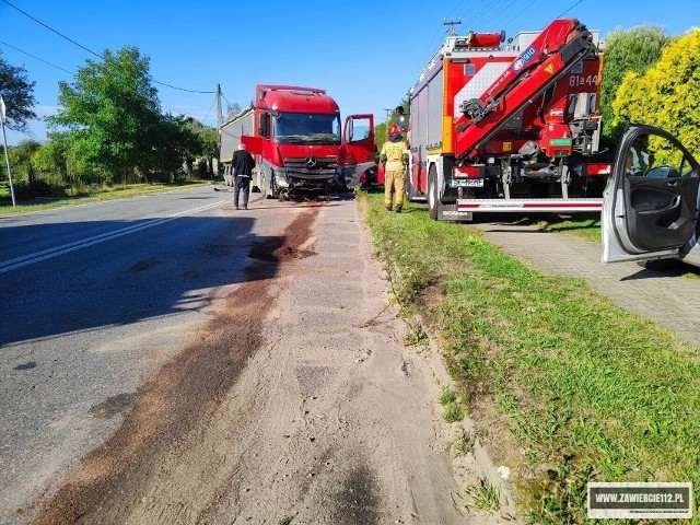 Tragiczny wypadek w Ciągowicach pod Zawierciem. Ciężarówka zderzyła się z osobowym mitsubishi