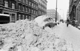 Kiedyś to były zimy! Śnieg po kolana i nieprzejezdne drogi. Zimowy Wrocław na archiwalnych zdjęciach