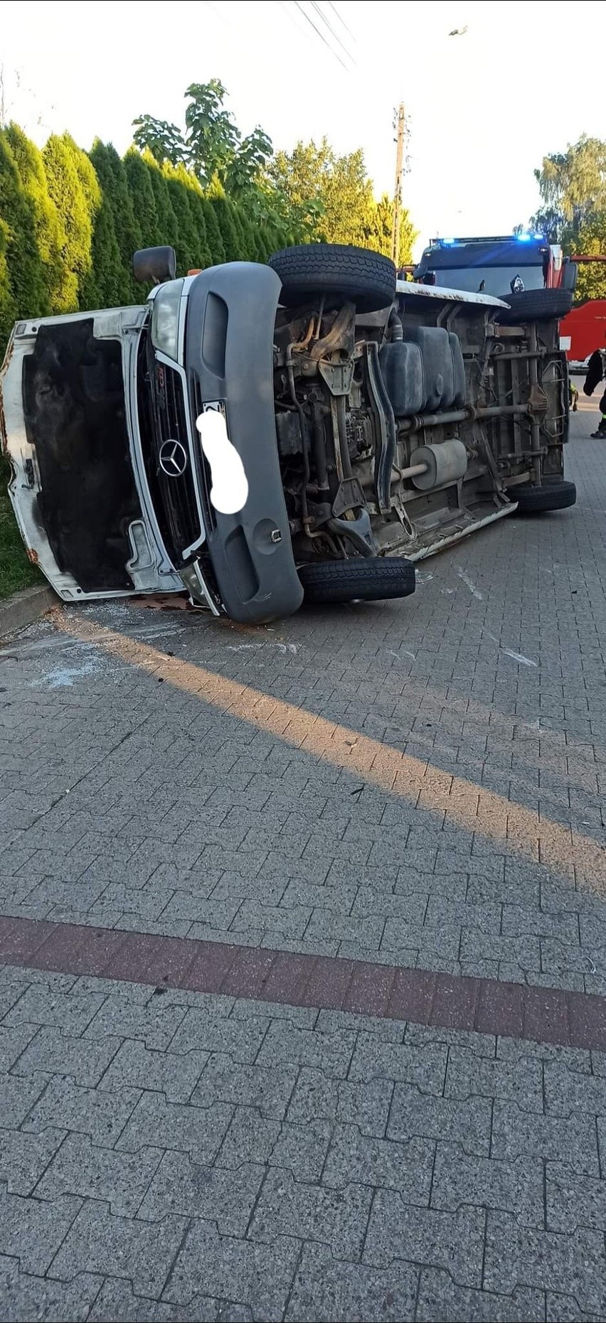 Wypadek w Łapach. Samochód osobowy zderzył się z busem