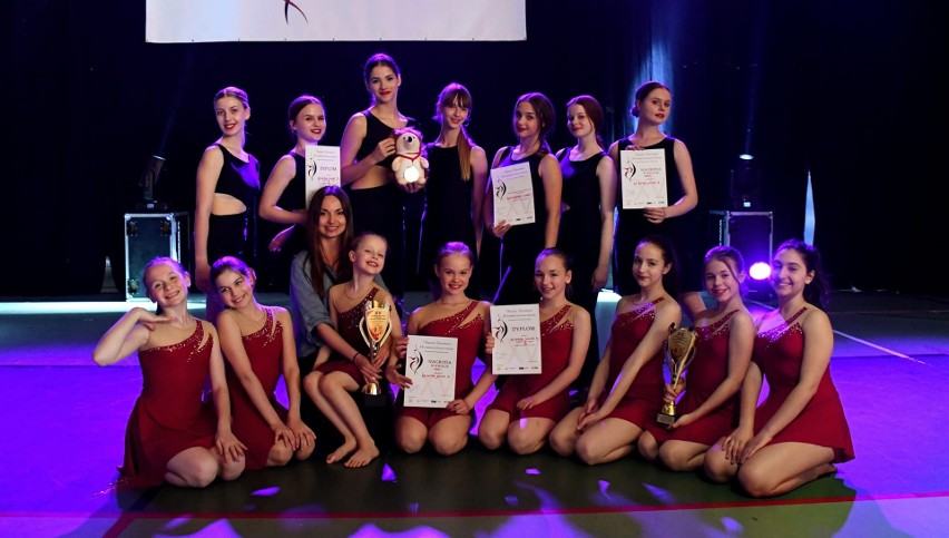 Młodsze pokolenie powoli zastępuje starsze koleżanki - Mistrzynie Świata w tańcu sportowym z Ad Astra