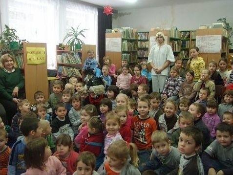 Biblioteka ściąga dzieci