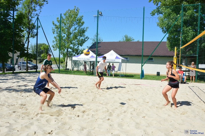 Turniej siatkówki plażowej odbył się w gminie Wielka Wieś po...