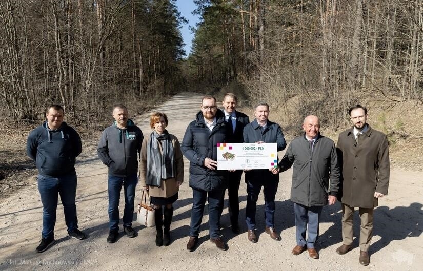 Dofinansowanie z FWGiP. Milion złotych na budowę drogi powiatowej Kopisk - Chraboły