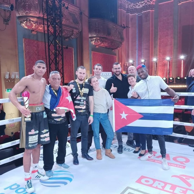 Ihosvany Garcia (z lewej) wygrał swoją siódmą zawodową walkę. Poznański Kubańczyk jest największą nadzieją KB Walczak na spektakularne sukcesy