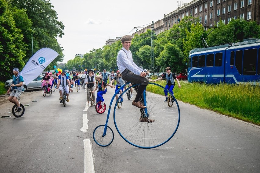 Kraków. Rodzinny piknik rowerowy. Sto Lat Velo Huta!