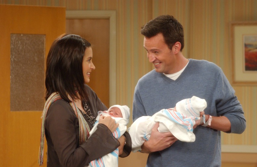 Monica i Chandler w "Przyjaciołach" stali się rodzicami...