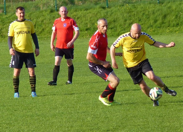 W meczu Pomorskiej Ligi Oldbojów, Zryw Kretomino (żółte koszulki) ograł Pomorzanina Sławoborze 3:1.