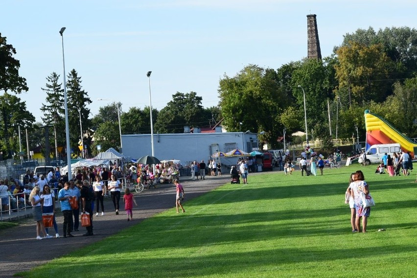 Spadochroniarze, Zbój Madej i Andrzej Rybiński gwiazdami Letniego Festynu Rodzinnego w Bodzechowie [ZDJĘCIA]