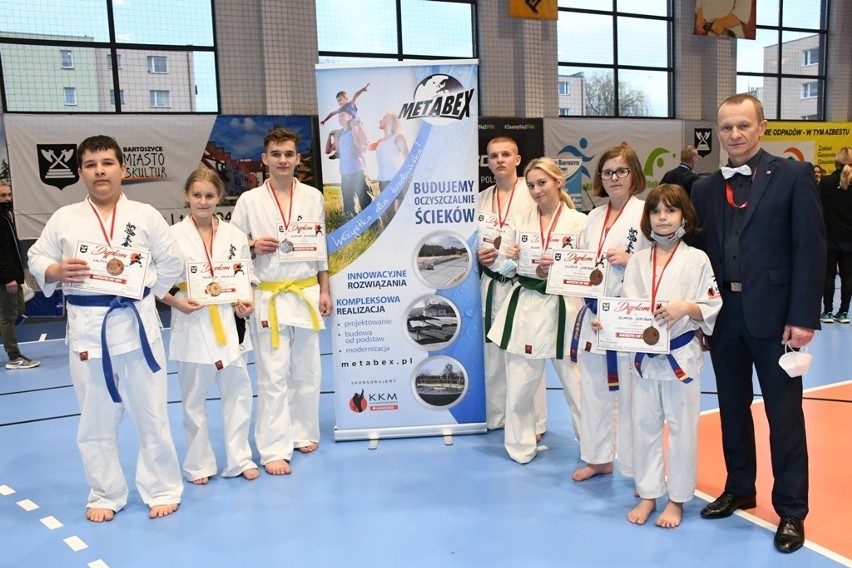 Klub Karate Morawica i zawodnicy z Piekoszowa wystąpili na Ogólnopolskim Turnieju Karate Młodzieży Bartoszyce CUP (ZDJĘCIA)