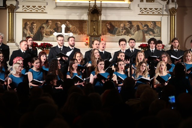 Chór Politechniki Morskiej śpiewał na niedzielnym Koncercie Noworocznym w szczecińskim kościele garnizonowym.