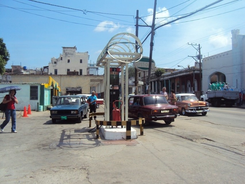 Tak wygląda stacja benzynowa w stolicy kraju, Hawanie....