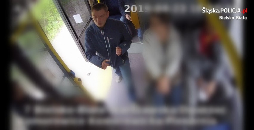 Szok! Kopnął w plecy kierowcę autobusu w Bielsku-Białej. Policja szuka tego mężczyzny ZDJĘCIA