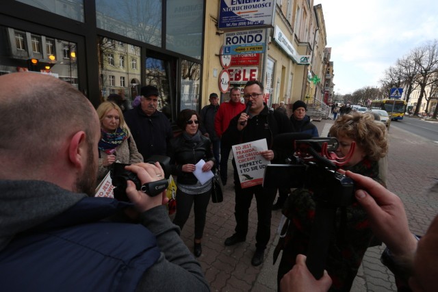 Protest w obronie baru mlecznego Poranek w SłupskuProtest w obronie baru mlecznego Poranek w Słupsku.