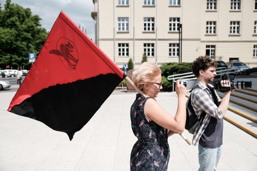 Protest w sprawie żłobków przed UW w Poznaniu