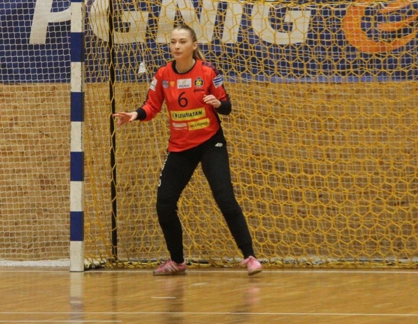 Wysoka wygrana piłkarek ręcznych Korony Handball Kielce. Bramkarka Kościerzyny trzy razy znokautowana [ZDJĘCIA, VIDEO]