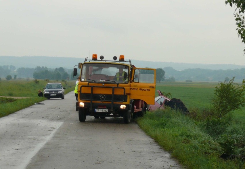 Gacki: Wypadek w powiecie pińczowskim. Kierowca zginął na miejscu