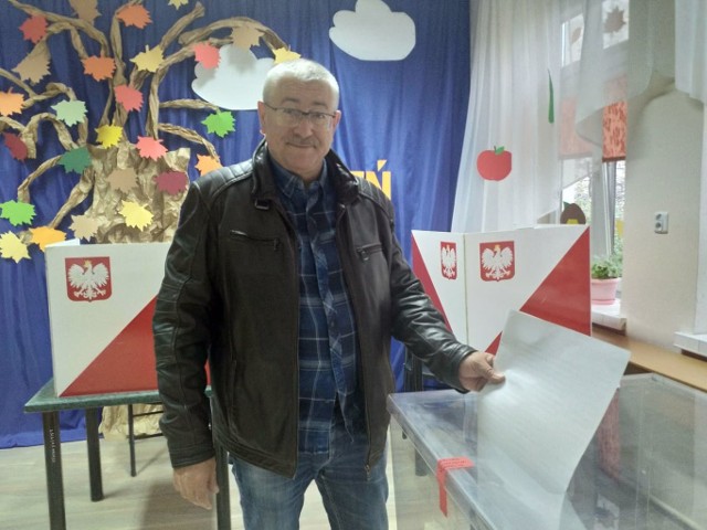 W komisji mieszczącej się w Przedszkolu nr 5 w Końskich Przemysław Kądziela głosował jako jeden z pierwszych wyborców.