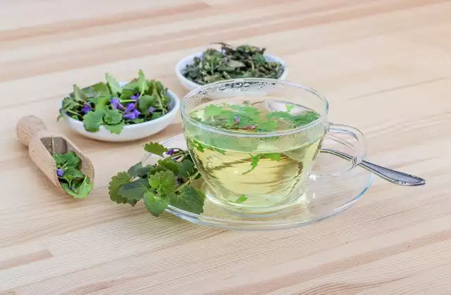 Napary ziołowe i herbatki to doskonały suplement wspomagający odchudzanie do dobrze zbilansowanej diety. Jakie herbatki wspomagają spalanie tłuszczu?