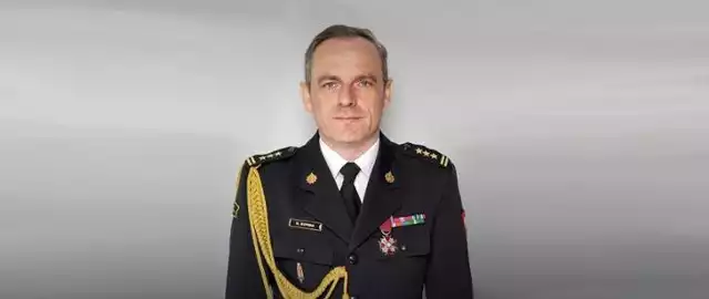 Na kolejnych slajdach oświadczenie majątkowe brygadiera Krzysztofa Supery, komendanta powiatowego Państwowej Straży Pożarnej w Koluszkach.