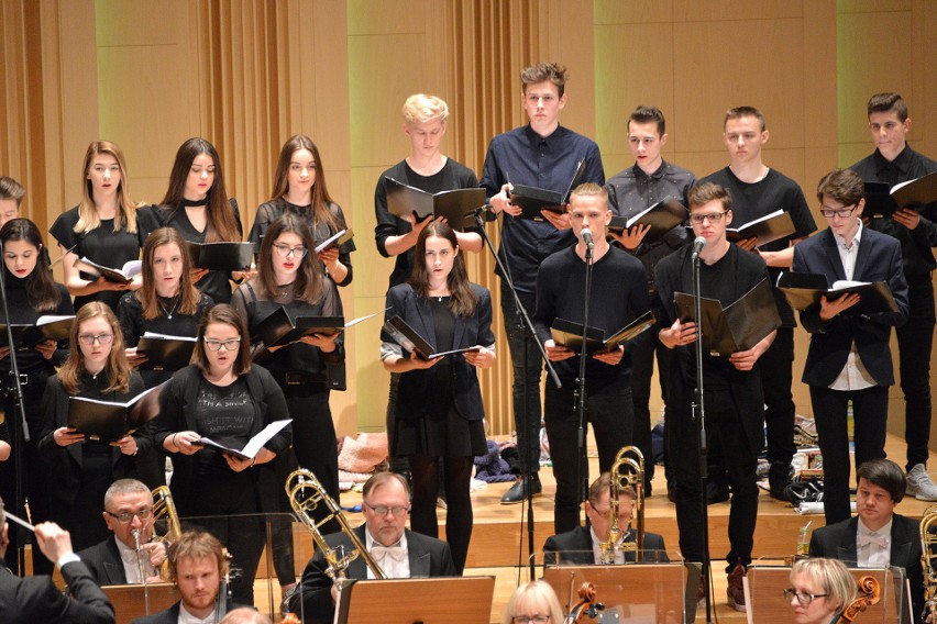 Wyjątkowy spektakl muzyczny na scenie Filharmonii Świętokrzyskiej w Kielcach