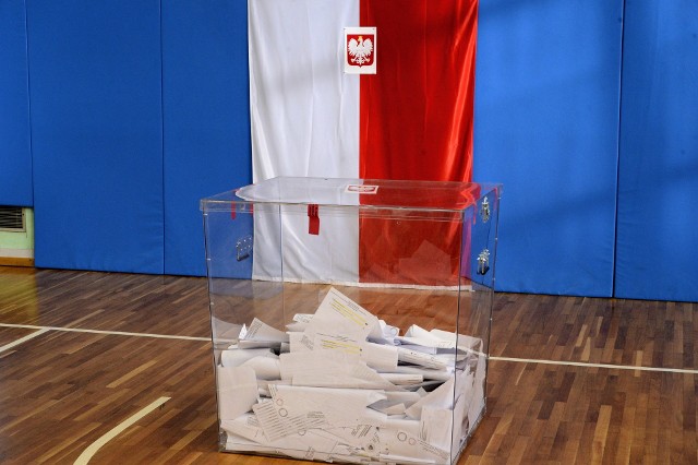 Pojedyncze zgłoszenia dotyczące wydawania kart do referendum trafiły do Okręgowych Komisji Wyborczych w Wielkopolsce.