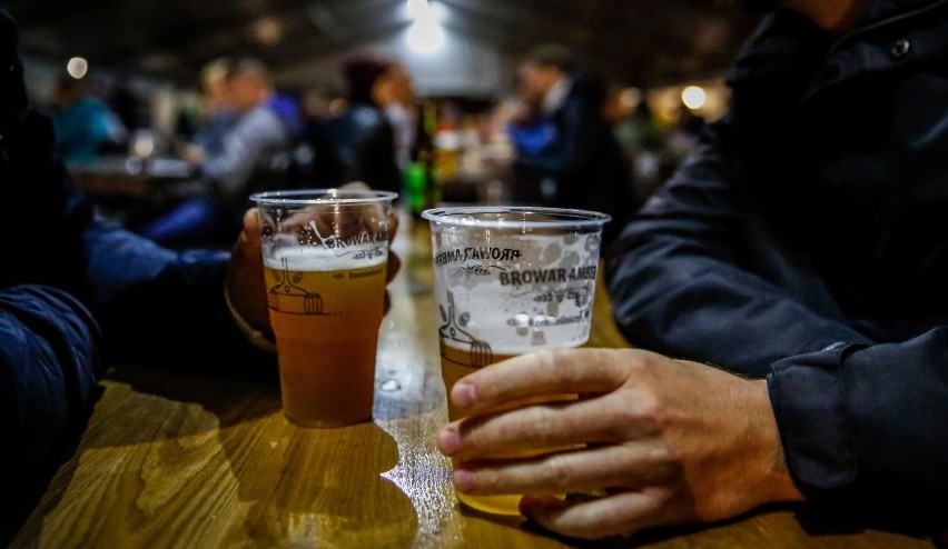 Polacy konsumują znaczniej mniej alkoholu w piwie. Piwo...