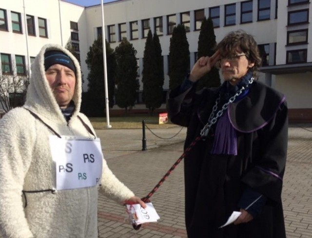 Protest przed sądem w Koszalinie