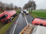 Wypadek na DK 12 koło Piotrkowa. Zderzenie czterech samochodów w Korytnicy. Policja kieruje ruchem