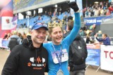 Uśmiechy, medale i satysfakcja - na mecie 40. Toruń Maratonu. Mamy zdjęcia dekoracji biegaczy!