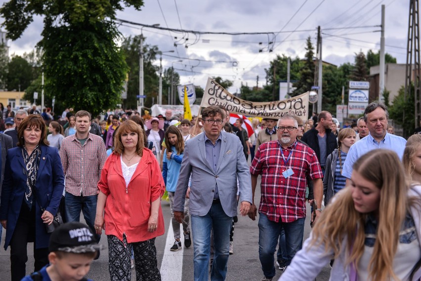 Święto ulicy Chylońskiej w Gdyni zaczęło się od parady