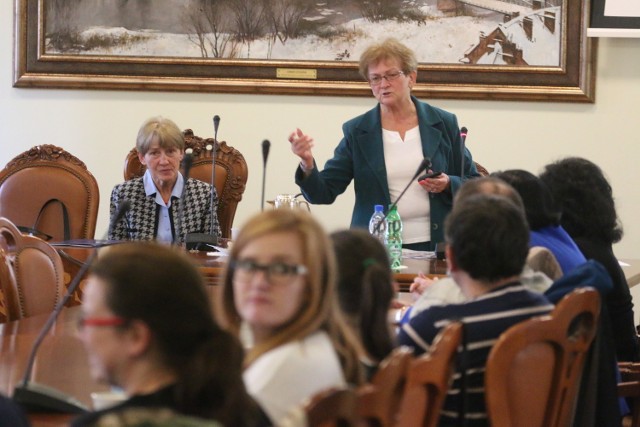 Wykład wygłosiła prof. dr hab. Irena Adamek z Wyższej Szkoły Techniczno-Humanistycznej w Bielsku-Białej. - Dajmy dzieciom więcej samodzielności - apelowała do rodziców.