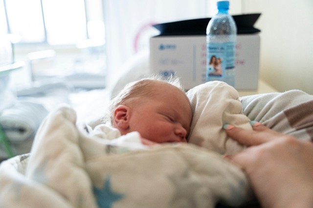 W Centrum Zdrowia Kobiety i Dziecka w Zabrzu jako pierwsza w nowym roku na świat przyszła EmilkaZobacz kolejne zdjęcia. Przesuwaj zdjęcia w prawo - naciśnij strzałkę lub przycisk NASTĘPNE