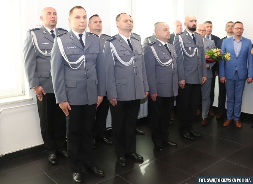 Powołano nowego Komendanta Powiatowego Policji w Jędrzejowie. Został nim podinspektor Tomasz Janik. Zobacz zdjęcia