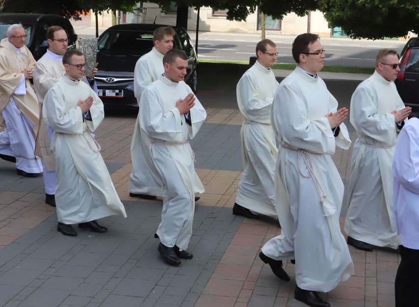 Diecezja Radomska ma nowych diakonów. Uroczyste święcenie odbyło się w katedrze. Zobacz zdjęcia