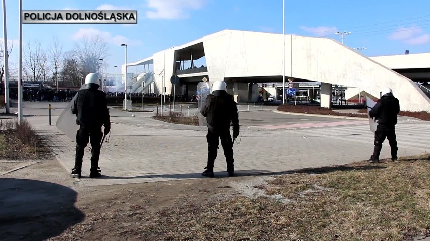 5 osób zatrzymanych po meczu Śląska. Wśród nich bramkarz Górnika Zabrze [STANOWISKO KLUBU]