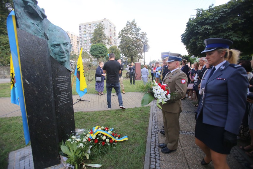 Płaskorzeźbę Tadeusza Kijonki w Galerii Artystycznej na...