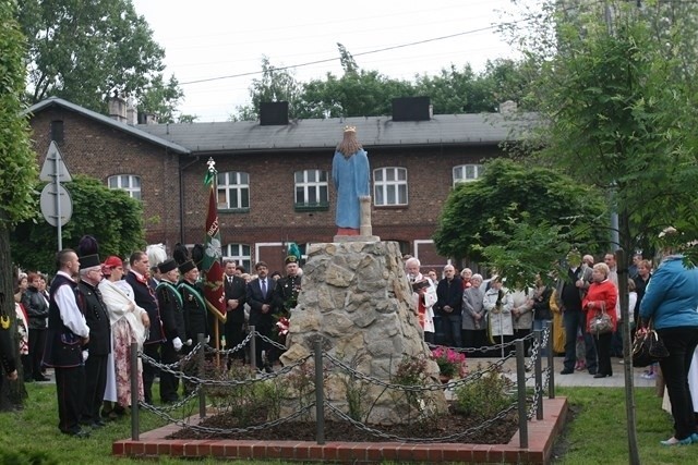 Figurka Św. Barbary w Katowicach Bogucicach odsłonięta