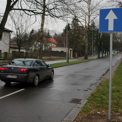 Po interwencji dyrektora WORD właściwe znaki wróciły na ul. Madalińskiego. Bez nich mogliśmy bezkarnie jeździć pod prąd.