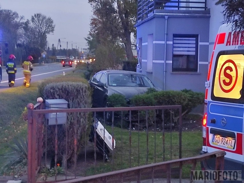 Wypadek w Nakle. Samochód wjechał w dom.