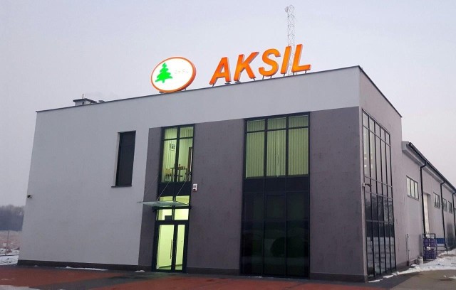 Firma Aksil była pierwszym inwestorem w Podstrefie Specjalnej Strefy Ekonomicznej Europark Mielec w Pustkowie k. Dębicy.