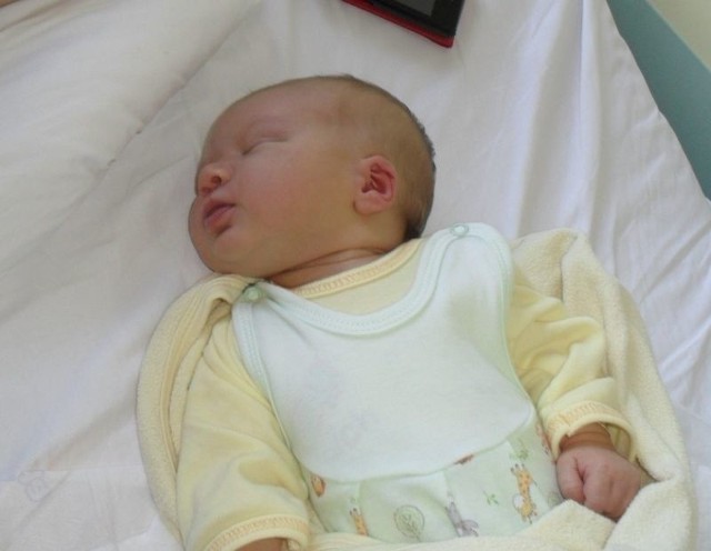 Kacper Dąbrowski, syn Anny i Piotra z Szynkarzyny, urodził się 6 marca, ważył 4000 g, mierzył 59 cm