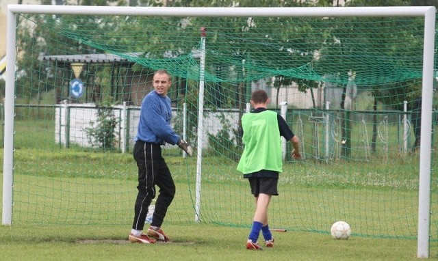 Marcin Petrus z Karola Pęplino przepuścił trzy gole w meczu ze Spartą Złotów.