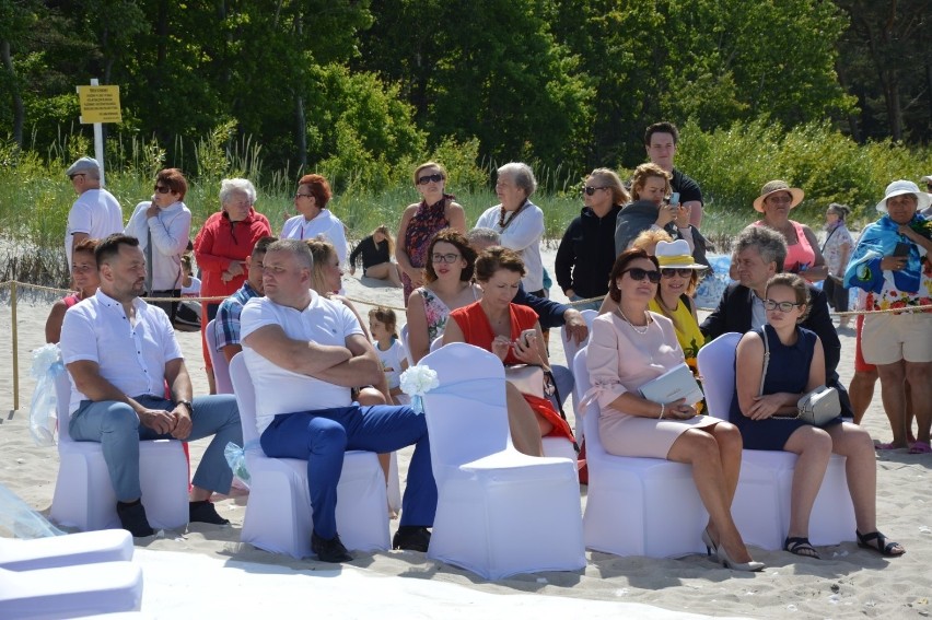 Ślub na plaży w Łebie. Pierwszy ślub w ramach projektu "Las...